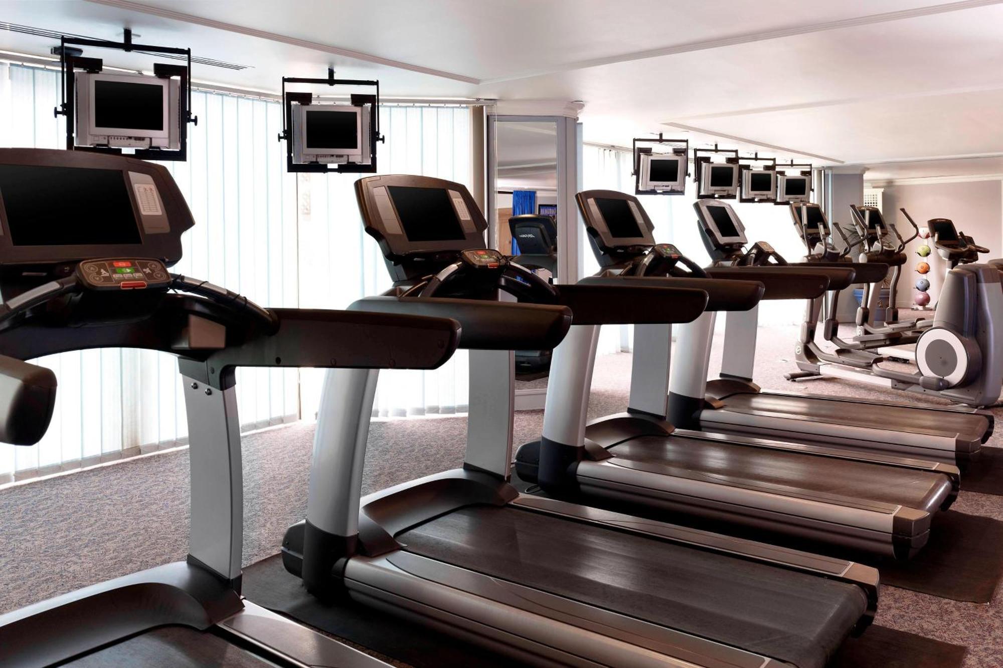 Le Meridien אל חובר מראה חיצוני תמונה A row of treadmills