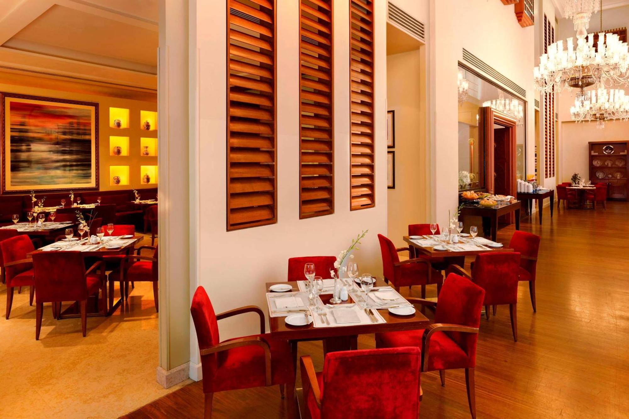 Le Meridien אל חובר מראה חיצוני תמונה The restaurant
