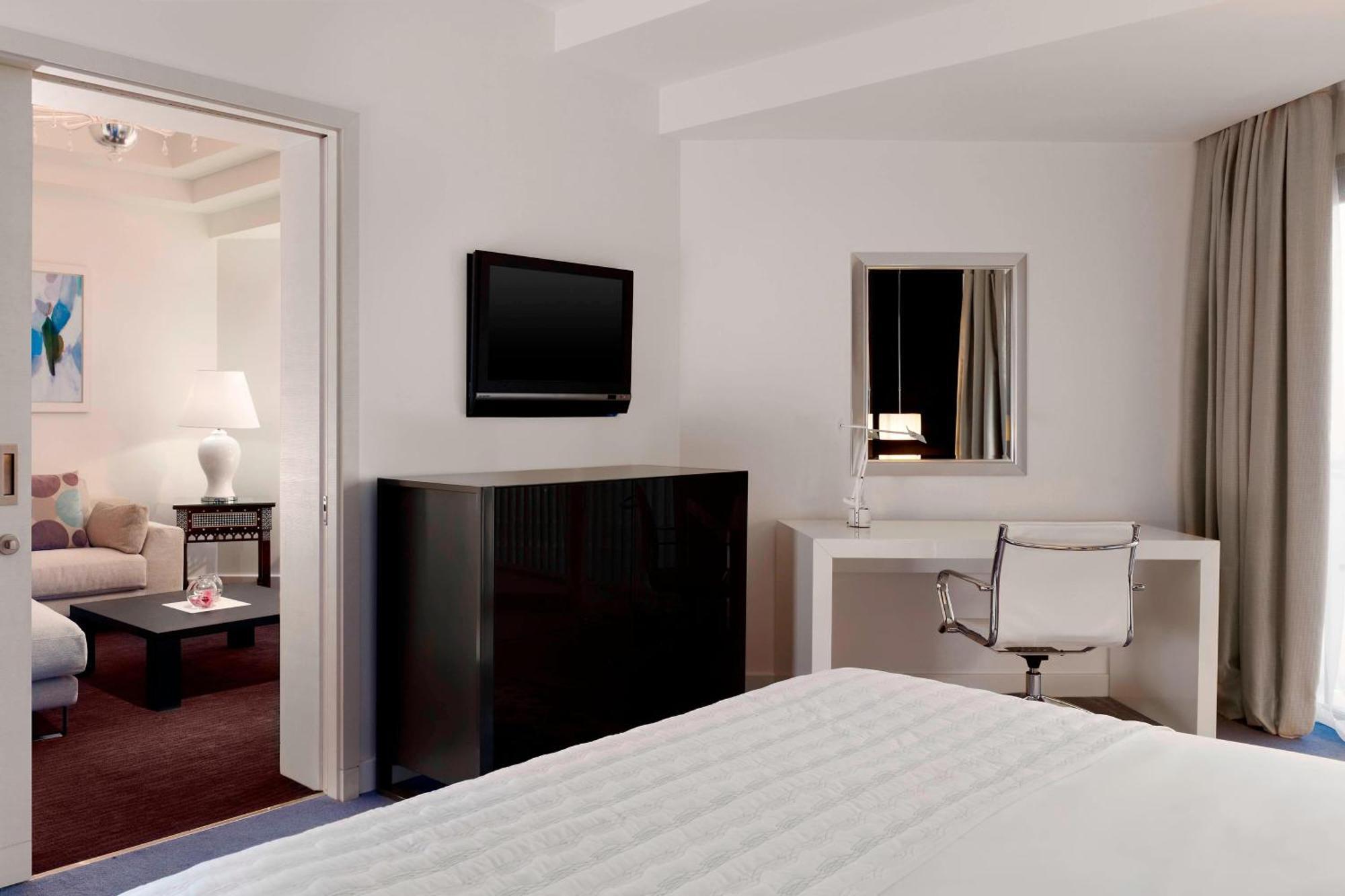 Le Meridien אל חובר מראה חיצוני תמונה A typical bedroom in a typical hotel